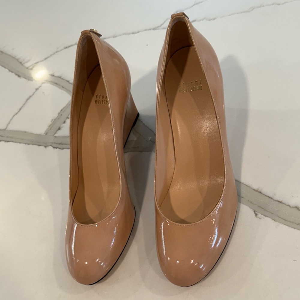 Stuart Weitzman Nude Patent Leather, Round Toe Wedge Size 10 - Picture 2 of 8